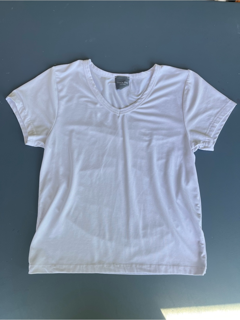 Olivia Rae White V-Neck Short Sleeve Tee